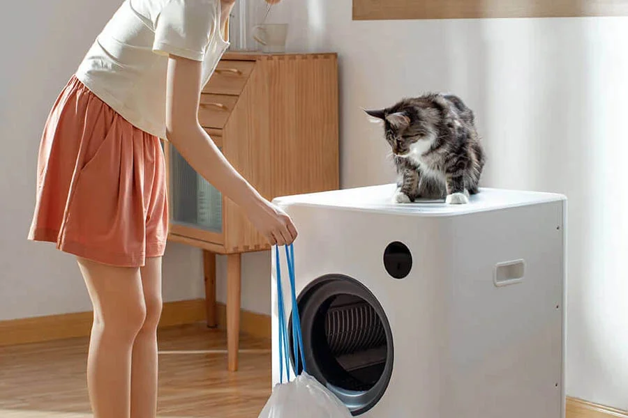 self cleaning litter box for large cats